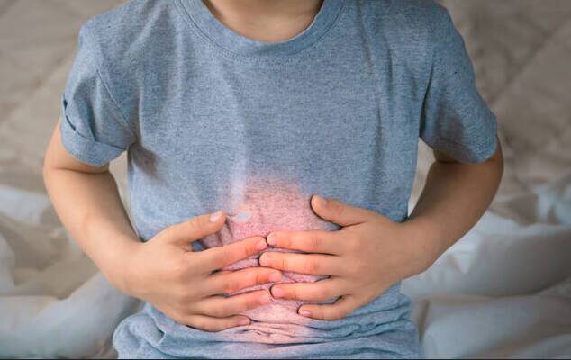 دل‌درد صبحگاهی کودکان؛ چه زمانی منشأ گوارشی دارد و چه زمانی اضطرابی است؟