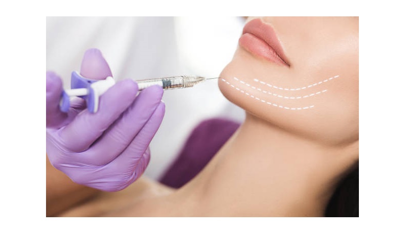 لیفت طبیعی صورت با میکرونیدلینگ و تزریق ژل هیالورونیک